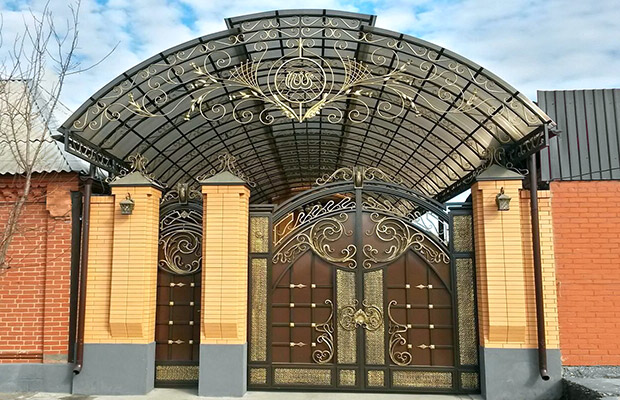 Купить или заказать ворота для дома с навесом - стильные и надежные решения для вашего участка в Дедовске от 41610 руб | Титанзабор